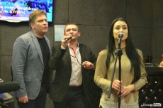 Заступник голови Волинської ОДА співав в караоке з особливими дітьми. ФОТО