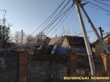 У Луцьку на  Володимирській перекинувся автокран: весь район залишився без світла