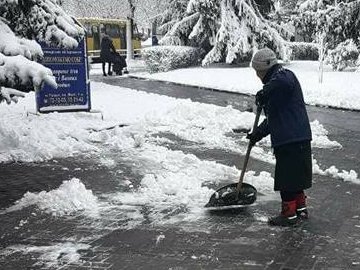 Муніципали змусили бізнес розчищати сніг