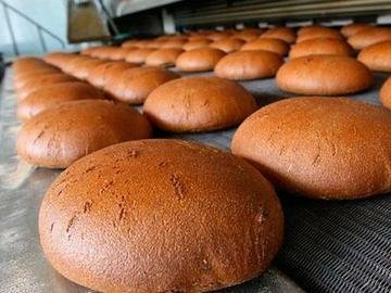 Лучани створили «кілометрову» чергу по хліб