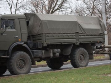 У напрямку Донецька рухаються 100 вантажівок і військова техніка