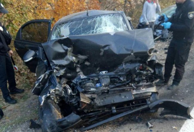 На Одещині зіткнулися п'ять автівок: тіло загиблого діставали рятувальники. ФОТО