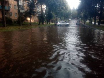 У Рівному після зливи затопило місто. ФОТО
