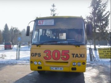 Світ не без добрих людей: у Луцьку водій маршрутки віддав дитині загублений телефон 