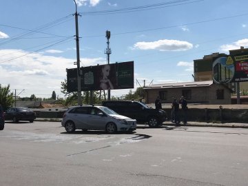 На Карпенка-Карого – аварія: не розминулися Toyota та Mercedes. ФОТО