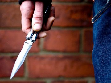 В Нідерландах невідомі з ножем порізали людей