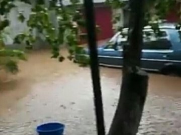 У селі на Рівненщині під час зливи затопило приватні господарства. ВІДЕО