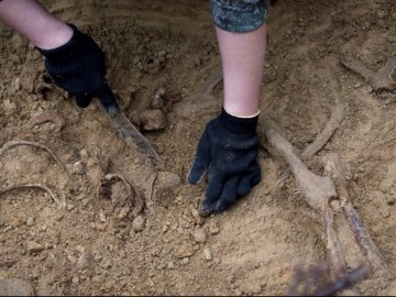Волинянин під час копання траншеї знайшов скелет людини