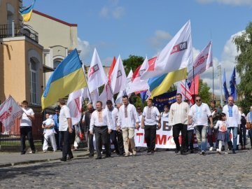 Опозиція на марші: у Луцьку влаштували протестну ходу. ФОТО 