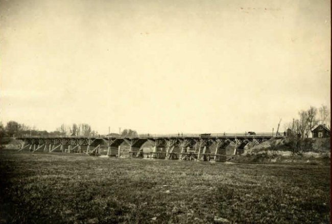 Міст, який веде до Луцька.