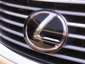 Оголосили план-перехоплення: у Луцьку вкрали Lexus