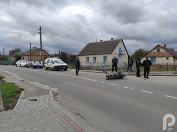 У волинському місті ВАЗ збив мотоцикліста, потерпілого забрала «швидка»