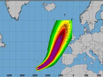 В Ірландії оголосили червоний рівень небезпеки через ураган Офелія