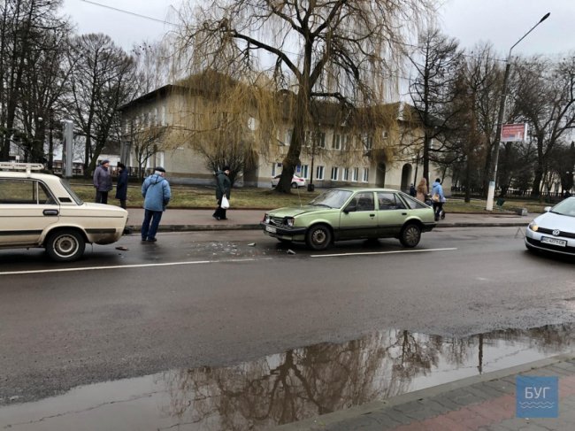 У Нововолинську – аварія за участі трьох автівок. ФОТО