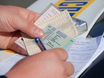 Італія визнала українські водійські права