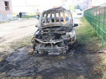 У Луцьку згорів автомобіль. ФОТО