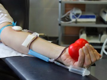 Лучанці, яка четвертий рік бореться з лейкемією, потрібні донори з рідкісною групою крові