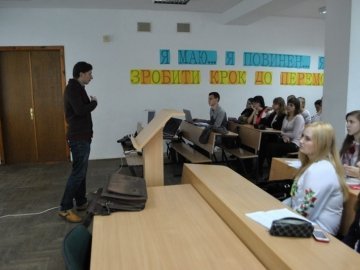 Луцьким студентам презентували діяльність молодіжного центру. ФОТО