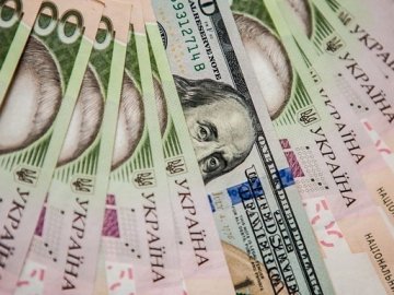 Курс валют у Луцьку на 8 грудня: долар продовжує падіння