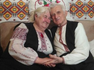 Подружжя з Тернополя перехворіло на коронавірус і відсвяткувало 65-річницю шлюбу. ВІДЕО