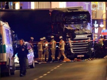 Жахлива трагедія у Берліні: вантажівка влетіла у натовп людей