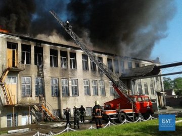 Повідомили причину пожежі на швейній фабриці у Володимирі