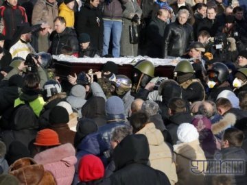 У Києві попрощалися з Михайлом Жизневським, вбитим на Грушевського. ФОТО