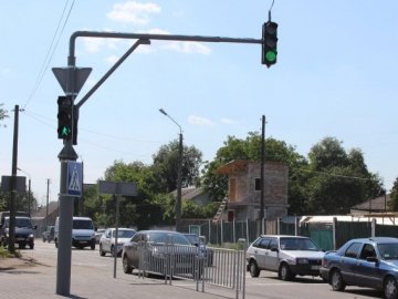 У Луцьку - новий світлофор, аналогів якому в Україні немає. ФОТО