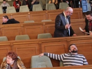 «Безлімітні» обіди заважають депутатам Волиньради працювати