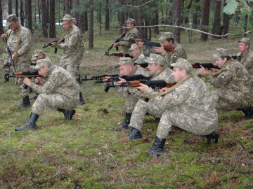 Військові просять волинян не ходити в ліс, щоб не потрапити під кулі