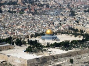 В Єрусалимі дев’ятирічний хлопчик знайшов золоту прикрасу, якій 3000 років. ФОТО