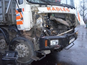 Аварія в Луцьку: не розминулися вантажівки. ФОТО