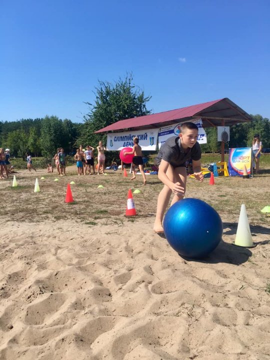 «Олімпійські» змагання та майстер-класи з плавання: як у волинських таборах відпочиває дітвора. ФОТО