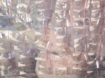 Поліція вилучила у лучанина 136 пакетиків амфетаміну