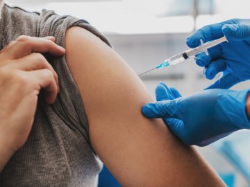 МОЗ розширює перелік професій з обов'язковою COVID-вакцинацією