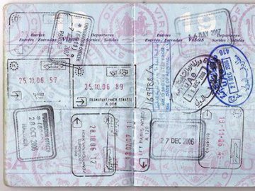 Палестинки їхали в Європу з німецькими паспортами