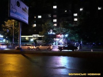 У аварії за участю трьох автівок у Луцьку постраждала  56-річна жінка