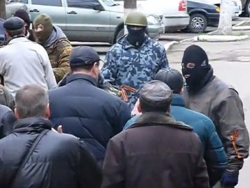 З'явилося відео захоплення міліції на Донеччині