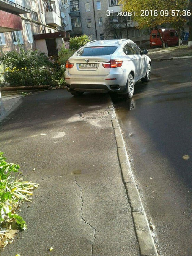 У Луцьку муніципали покарали «майстрів паркування». ФОТО