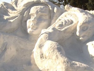 У центрі Луцька скульптор створив портрет-барельєф Лесі Українки і героїв «Лісової пісні». ВІДЕО