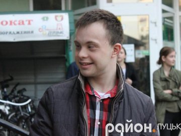 Благодійний квест у Луцьку провів хлопець із синдромом Дауна