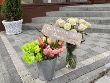 Ковельська квіткова крамниця безкоштовно роздає квіти