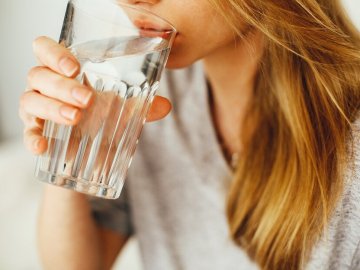 Що буде з організмом, якщо замінити всі напої на воду: 5 цікавих фактів