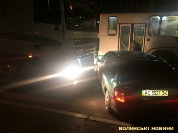 Деталі ДТП у Луцьку: не розминулися тролейбус, вантажівка і легковик