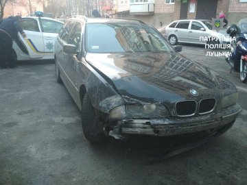 П’яний водій на BMW зніс огорожу в Луцьку і втік