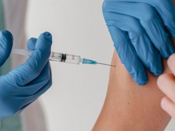 Як зрозуміти, що вакцинація не допомогла: симптоми зараження