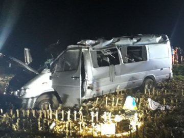 У Чехії бус з українцями потрапив у аварію: постраждали 10 людей. ФОТО