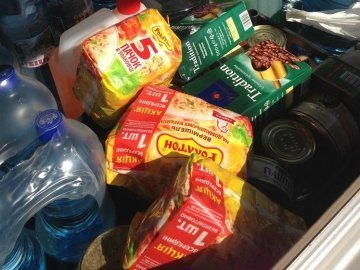У луцьких супермаркетах продовжують збирати їжу для бійців АТО.ФОТО