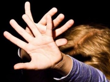 На Житомирщині нелюд зґвалтував 3-річну дівчинку