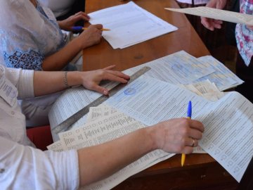 У Луцьку спостерігач зафіксувала незаконні дії виборчої комісії